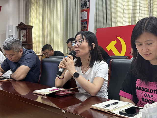 初中党支部大会_6.png