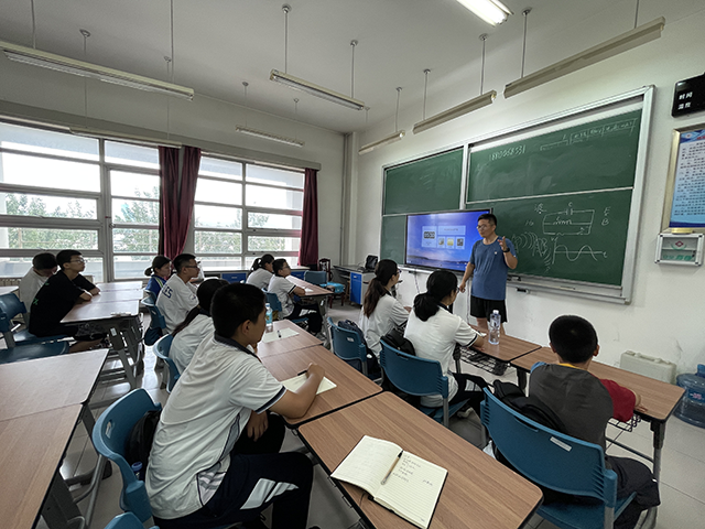 昌平二中“英才班”学生走进中国石油大学理学院_图一.png