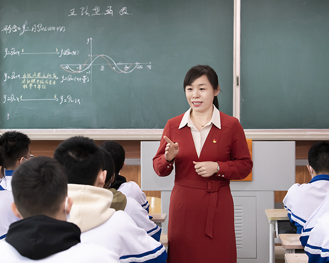 南校高一新教师_孙萍.png