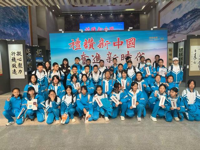 初二3班_1 (4).jpg