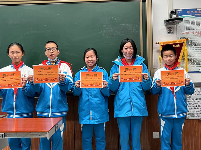 初一15班 张妙涵、杨雅涵、王梓鑫、苏子钦、刘子艾.png