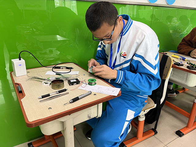 照片-电子社团凭技显 二中赛场载誉归—昌平二中教育集团电子社团喜报_图10.png