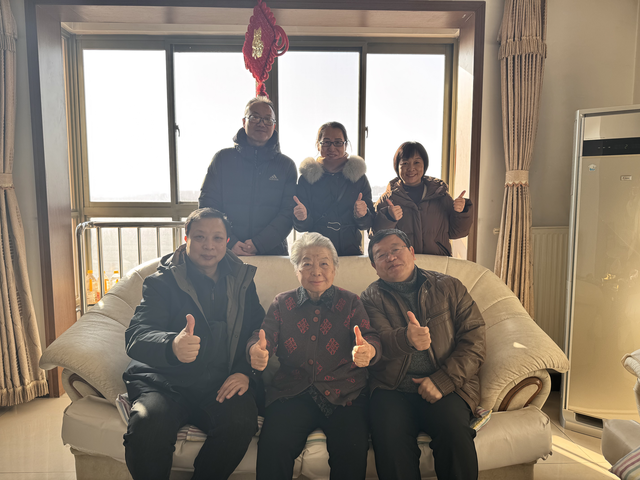 慰问照片_3.png