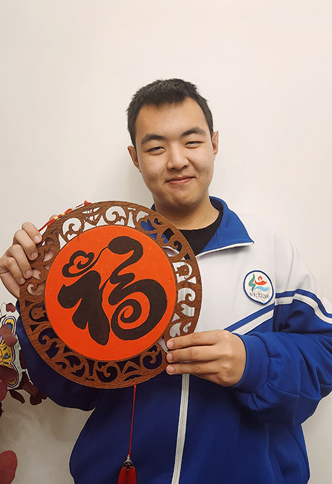 高二5班何立策画蛇添福1.png