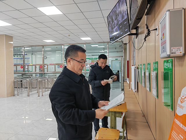 照片-精细落实安全举措 筑牢校园“防护网”——昌平二中全面开展新学期各项安全准备工作_4.png