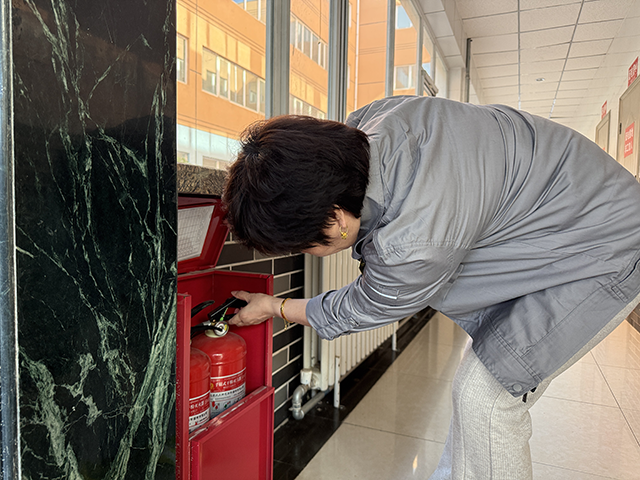 照片-精细落实安全举措 筑牢校园“防护网”——昌平二中全面开展新学期各项安全准备工作_29.png