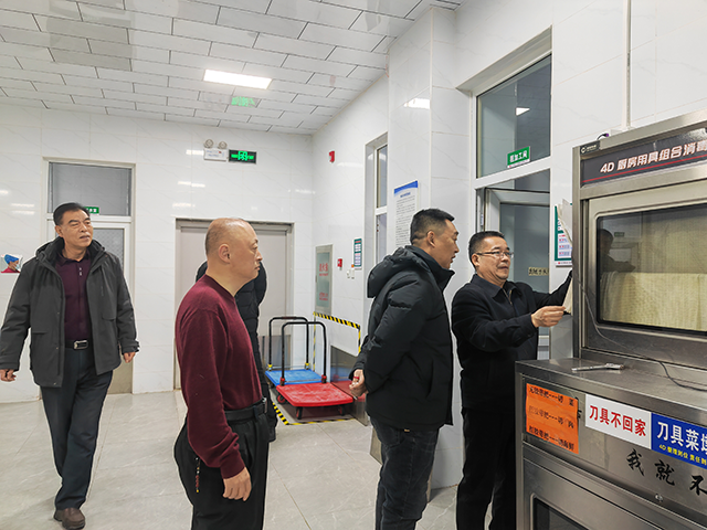 照片-精细落实安全举措 筑牢校园“防护网”——昌平二中全面开展新学期各项安全准备工作_2.png
