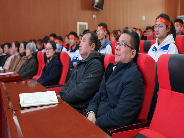 百日砺剑酬壮志  六月试锋展雄姿——昌平二中回龙观校区召开2025届高三百日誓师大会图片_图3.png