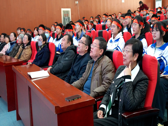 百日砺剑酬壮志  六月试锋展雄姿——昌平二中回龙观校区召开2025届高三百日誓师大会图片_图2.png