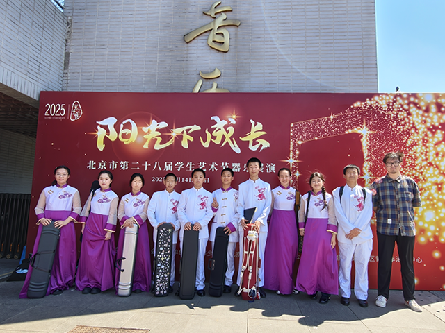 民乐团照片视频_二胡，中高胡.png