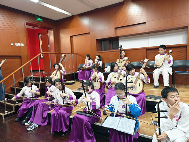民乐团照片视频_展演准备2.png