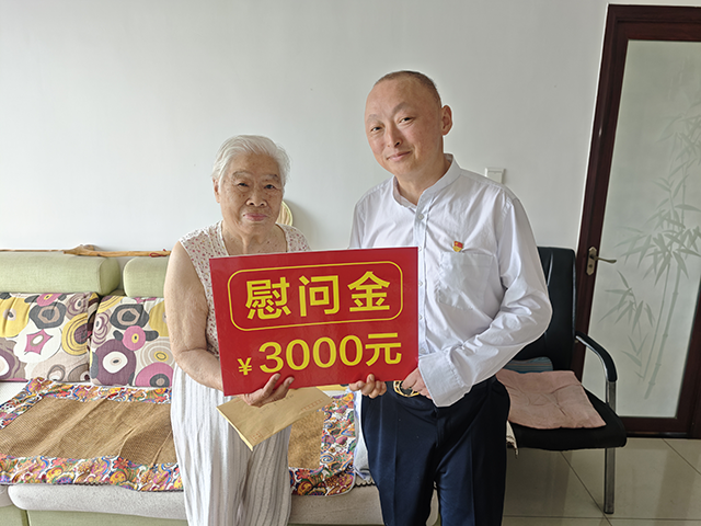 走访慰问、颁发奖章照片_10.png