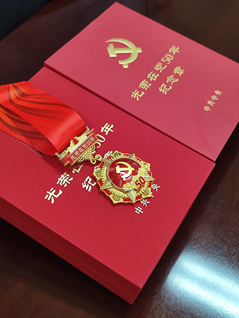 走访慰问、颁发奖章照片_12.png