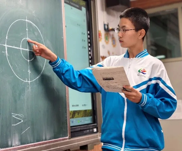 高分学子二中成长记_20250719_142857_001.png