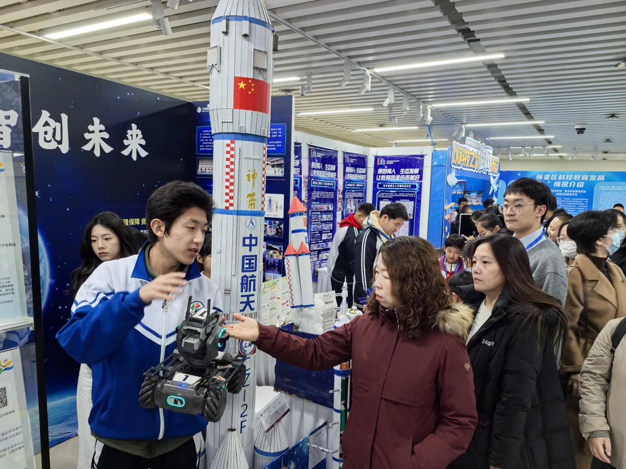 AF1E87F7C460ECBBD695EBDA6512560B