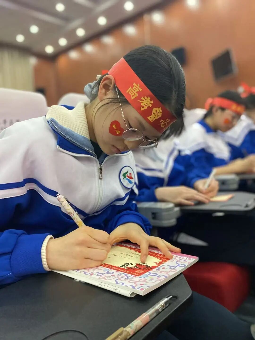 f6fedb28bcf624cd483b3c1b6826f8de