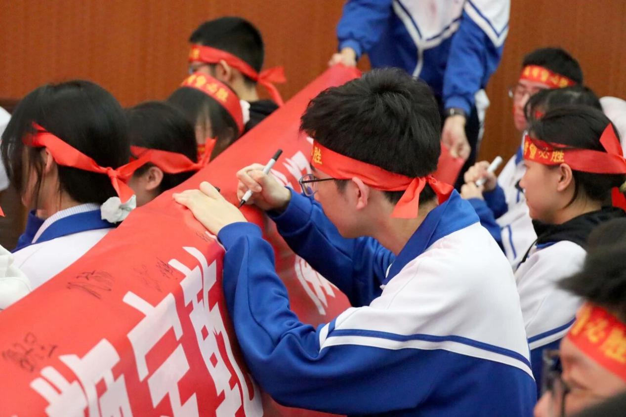 03a743da14af482fd0e7d92d01b16299